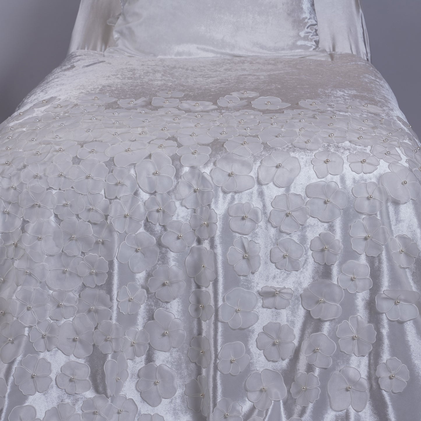 Velvet Bedcover With Flowers and Pearls (Flower Garden)